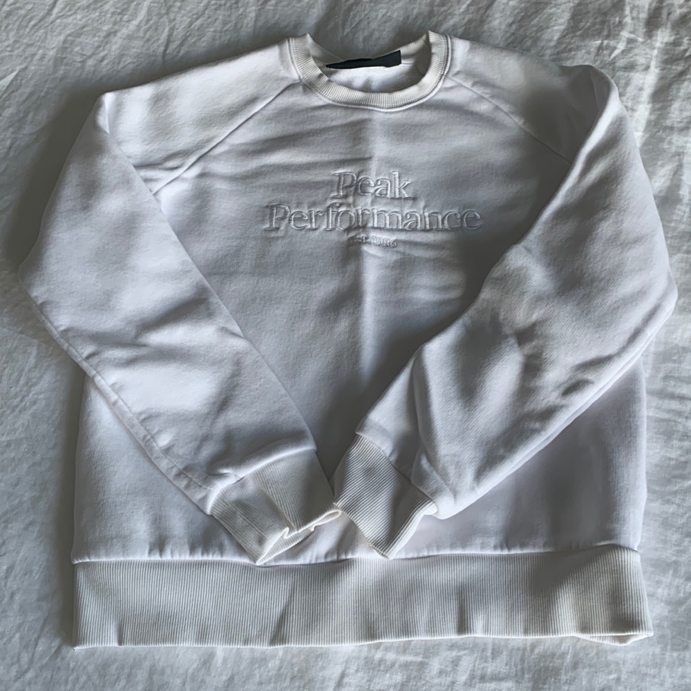 Peak Performance crew neck long sleeve pullover